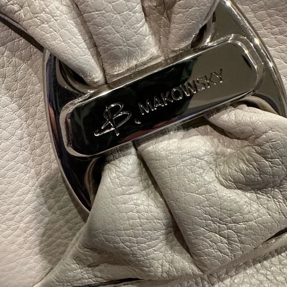 B. Makowsky Beautiful Cream Leather Crossbody Bag Like New - Picture 6 of 6